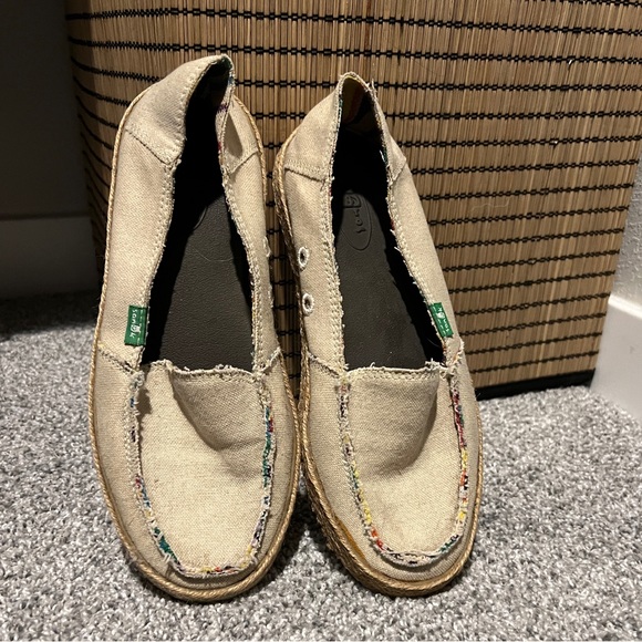 Sanuk Cream Slip On Shoes - Picture 3 of 4